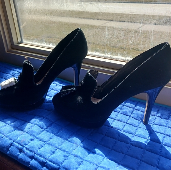 Vince Camuto Velvet heels size 8.5, Brand new - Picture 8 of 9